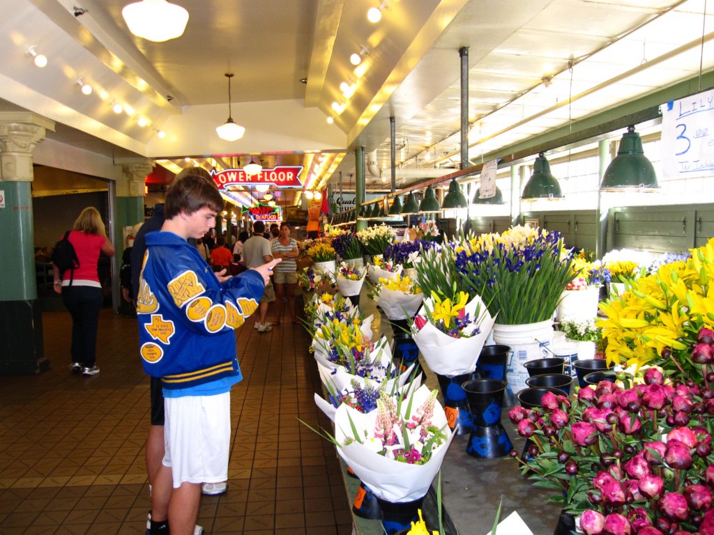 flowersatpublicmarket.jpg