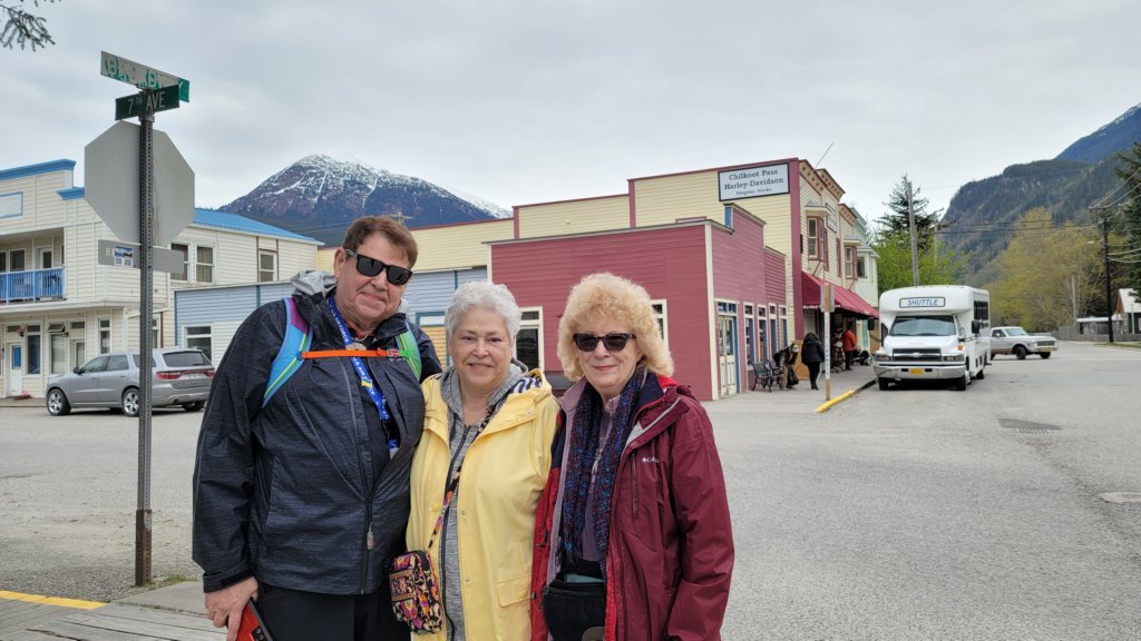 victordianeandjudiskagway.jpg