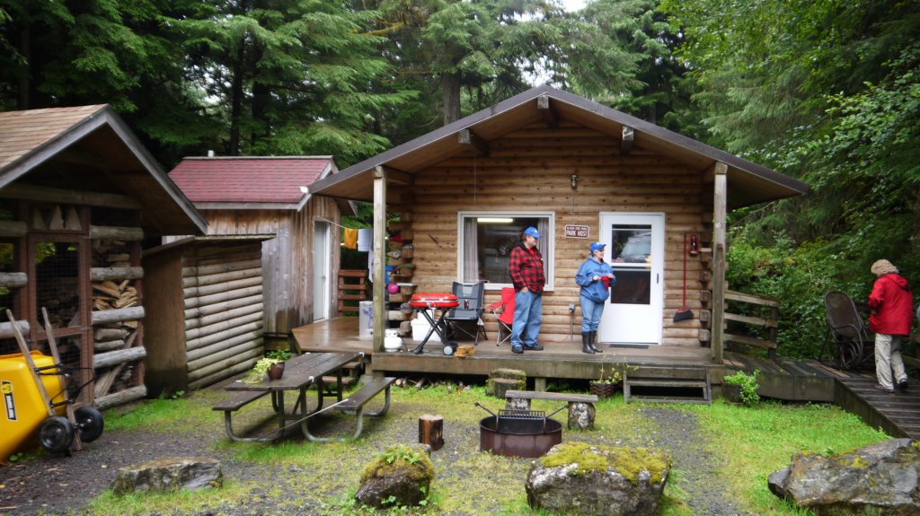 cabinwherethevolunteerparkattendantslivefor2months.jpg