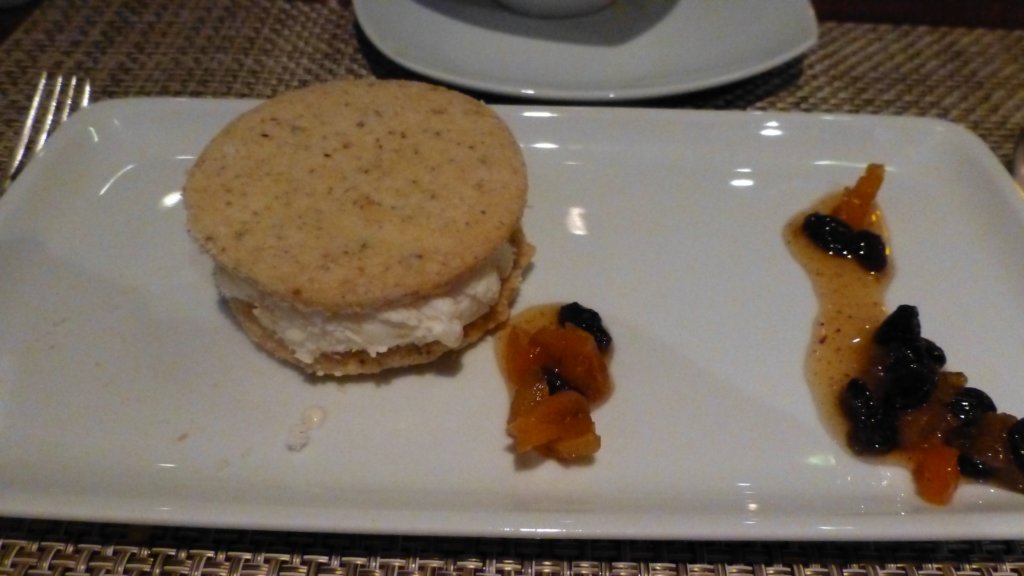 cagneyssteakhouseicecreamsandwich.jpg