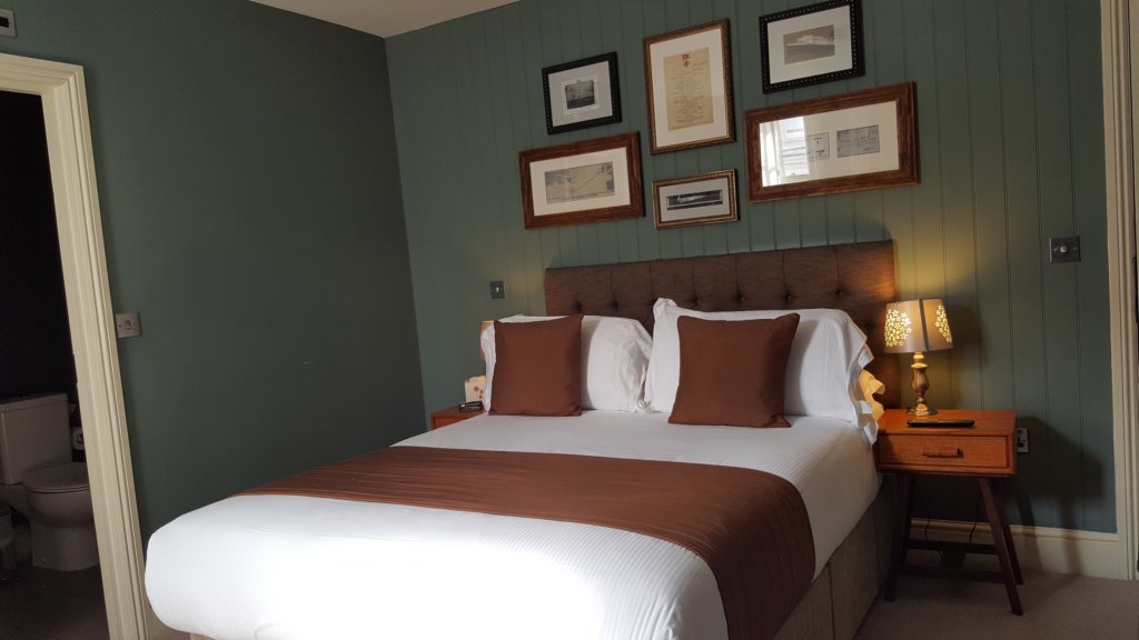 room2whitestar.jpg