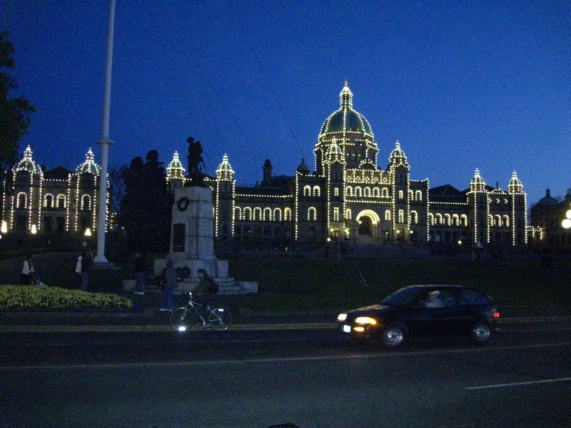 victoriabcparlimentatnight.jpg